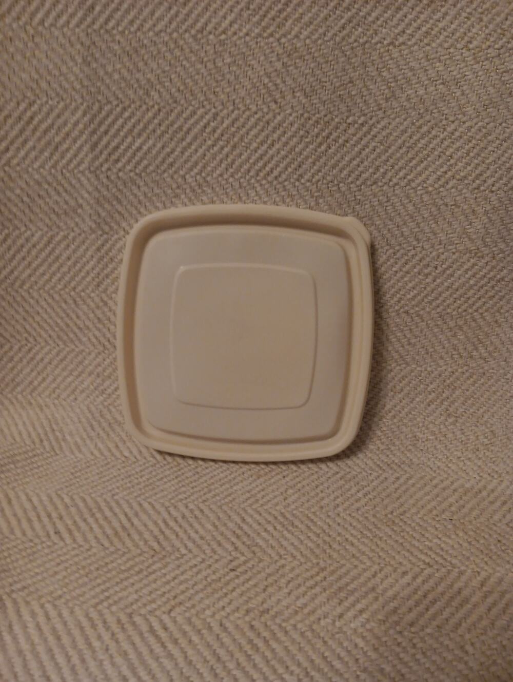 Rubbermaid Servin’ Saver #1 Square Almond Lid 0009 Replacement LID ONLY